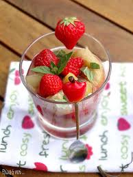 Soupe De Fraises A La Rhubarbe A La Menthe Culino Versions Epices Moi Soupe De Fraises Rhubarbe Menthe