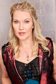 Lisa Winders's Instagram, Twitter & Facebook