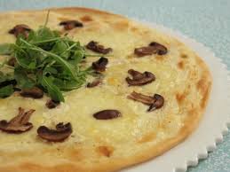 Pizza Blanche A L Huile De Truffe Roquette Recette Ptitchef Recette Huile De Truffe Pizza Blanche Truffe
