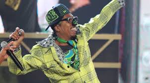 The video opens with digital underground arriving at a club for a performance. Iqitfpzdppf Nm