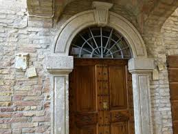 Seppur con tutte le misure e le disposizioni necessarie in atto in materia di tutela della salute, riapriamo finalmente le porte di casa e siamo pronti a riaccogliere tutti i nostri studenti. Particolare Porta Di Ingresso Picture Of Casa Fiorita Perugia Tripadvisor