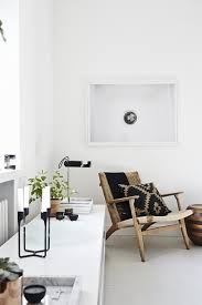 Un Appartement Brun Blanc Et Noir A Helsinki Planete Deco A Homes World Deco Maison Deco Appartement Blanc