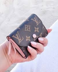 I love how easy it is to get. Louis Vuitton Lv Lvoe Louis Vuitton Coin Purse Louis Vuitton Rosalie Rosaliecoinpurse Lvmonogra Louis Vuitton Coin Purse Purses Vuitton Handbags
