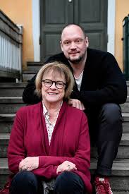 Vi tvingade ner döskalle och mästerligt i terapisoffan för. Jonatan Unge