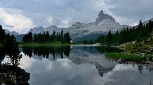 Passo giau is one of the most beautiful passes in the dolomites. Escursione Al Rifugio Croda Da Lago Dal Passo Giau