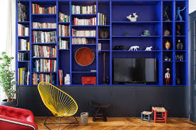 On les aime pêchu et riche en couleurs. 7 Maniere D Utiliser Le Bleu Klein En Deco