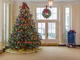 Every december, the white house is filled with holiday decorations: White House Christmas 2013 White House Christmas 2014 Hgtv