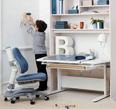 Der hiya tisch ist eine preiswerte lösung mit flexiblem design, das die ergonomischen bedürfnisse ihrer mitarbeiter unterstützt. Schreibtisch Fur Kinder Kaufen Skandic De