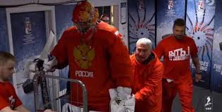Чм по хоккею 2021 в латвии — новости, расписание, турнирная таблица, календарь игр, составы сборных. Vratarya Sbornoj Rossii Po Hokkeyu Vyvezli Na Match Chm 2018 Na Telezhke Sportivnyj Portal Vesti Kz