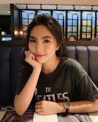 Nah, itulah biodata dan profil lengkap umur dan agama dari devienna, beauty vlogger cantik kembaran nayeon twice. Profil Beauty Vlogger Devienna Yang Sempat Viral Matalelaki Com