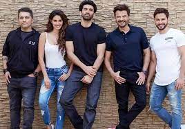 Her weight is around 50 kg and height is approximately 170 cm (5 feet 5 inch). Disha Patani Biography Age Height Height In Feet Boyfriend Husband Family More