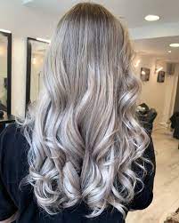 Contoh cat rambut terbaru : 10 Tren Warna Rambut Tahun 2020 Paling Populer Bukareview