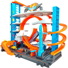 Hot Wheels Ftb69 City Ultimate Parkgarage Und Parkhaus Fur Kinder Garage Mit Hai Fur 90 Autos Mit Looping Tracks Inkl Spielzeugautos Hot Wheels Parkgarage