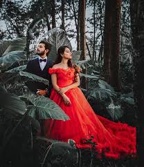 2020 Pre Wedding Shoot Dresses Ideas For Brides Show The Glamour In 2020 Wedding Shoot Pre Wedding Poses Pre Wedding Photoshoot Outdoor