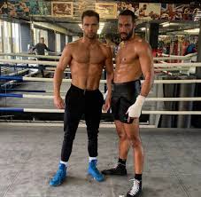 Explore tweets of felix cash @felixcashboxer on twitter. Felix Cash On Twitter More Good Rounds With Jamesdegale1 Today