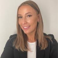 Sonia Lind's Instagram, Twitter & Facebook