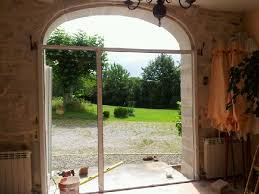 Pose Porte Fenetre Pvc Cintree Dans Une Maison Traditionnelle En Renovation Porte Fenetre Pvc Fenetre Pvc Cintrage