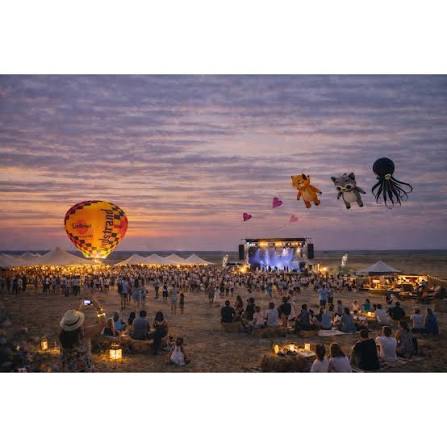 Cauți un festival care îți vorbește în culori și emoții? La Luminaria,  cerul devine scenă, iar fiecare moment rămâne cu tine. Trei zile în care  descoperi: ✨ ateliere creative pentru cei mici