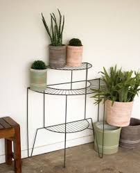 The four supporting points are curved to can the indoor plant stands be used for outdoor? 36 Diy Plant Stand Ideas For Indoor And Outdoor Decoration
