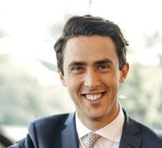 Amanda Paolini's Instagram, Twitter & Facebook