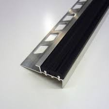 Avec castorama, vous profitez d'un très large choix. Nez De Marche Antiderapant Noir L 5 6 X L 125 Cm Leroy Merlin Nez De Marche Nez De Marche Alu Nez