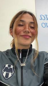 Eso Alla Bajo Le Suena