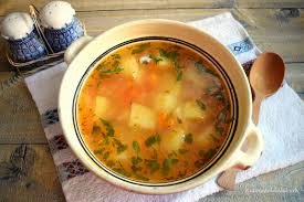 Se adaugă şi carnea curăţată de pe oase, şi se pune tarhonul şi foaia de dafin. CiorbÄ De Cartofi Cu ZeamÄ De VarzÄ ReÈete Fel De Fel