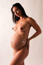 妊娠中の母親のヌードポーズの写真素材・画像素材 Image 11323330