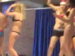 Free, full desktop stripteases from the world's sexiest strippers, brought to you by istripper.com. Student Striptease Danemark Skrymer Youtube