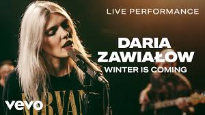 W utworze gościnnie wystąpiła daria zawiałow. Daria Zawialow Winter Is Coming Tekst Fajnanuta Pl