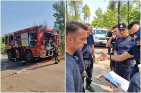 Jun 23, 2021 · pompierii din mureş intervin miercuri pentru stingerea unui incendiu care a izbucnit la un autobuz în oraşul târnăveni. 1vg0pjt7c Jztm