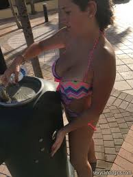 Big Boobs Girl Candid Cleavage – Page 7 – Sexy Candid Girls