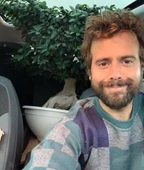 No final de outubro, sara havia lançado sua própria coleção de roupas esse by carreira. Fnac Faz Manobra De Marketing Apos Morte De Sara Carreira E E Obrigada A Pedir Desculpa A Ferver Vidas