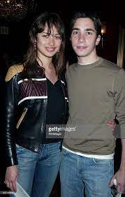 Tmz also reports justin and selena first reconnected around the time gomez announced she'd undergone a kidney transplant. Justin Long And Girlfriend Olga Kurylenko Justin Long Olga Kurylenko Justin