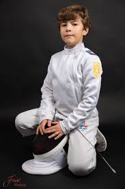 Bienvenue sur le site officiel du club d'escrime de monastir, un club formateur qui détient 104 médailles et 17 coupes. Portrait Studio Enfant En Tenue D Escrime Shooting Photo Portrait Studio Et Photographie