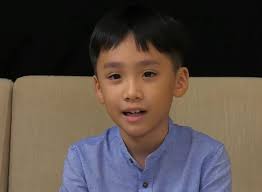 Dân mạng đổ gục trước loạt ảnh con gái Đoan Trang ôm cứng con trai Tiến  Luật mọi nơi