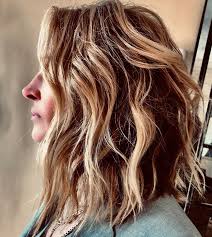 Vi presentiamo i tagli di capelli primavera estate 2022 anticipandovi gli hair trends dettati dalle star o proposti da. Tagli Di Capelli Medi Le Star A Cui Ispirarsi Foto Io Donna