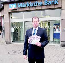 Mit unseren maßgeschneiderten leistungen wählen sie das konto, das zu ihnen passt. Markische Bank Verlost Zehn Heissbegehrte Stehplatzkarten Iserlohn