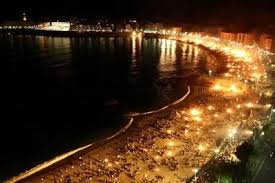 Buena comida, playas hermosas y la mejor vida nocturna que podrías pedir. Https Www Livinglanguage Com Blog 2012 06 22 La Noche De San Juan The Night Of Fire