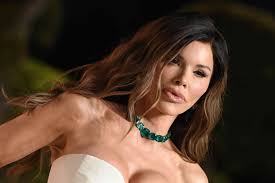 Lauren Sánchez-Bezos Sparkles in a $3 Million Diamond Necklace and a Butter  Yellow Corset Dress