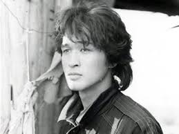 Однако у виктора остался сын александр, который пошёл по стопам отца и стал музыкантом, пусть и не таким известным. Syn Viktora Coya Trebuet Vozbuzhdeniya Dela Na Deputata Gosdumy Za Verbovku Pevca Agentami Cru Novosti Pravo Ru