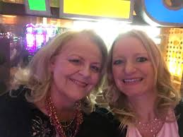 Lindsay Briggs (@lindsaybays)