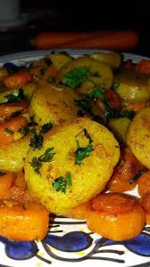 Pommes De Terre Et Carottes Epicees Sautees A L Ail Les Delices De Manel Recettes De Cuisine Cuisiner Des Carottes Recette Pomme De Terre