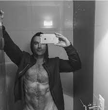 Raúl Brindis on X: #Farandulazo David Zepeda subió la temperatura en  internet al postear foto desnudo. Sus fanáticos (as) pedían ver más.  t.com8PeBw7hYL  X