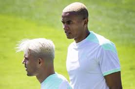 Arsenal and switzerland star was spotting a new look in training ahead of his team's second game later this week in the ongoing 2020 european championship. Schweiz Bei Der Em 2021 Granit Xhaka Und Das Wasserstoffblonde Geheimnis Fussball Stuttgarter Nachrichten