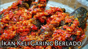 Jika kamu ingin membuat resep serundeng daging tahan lama maka, masak resep serundeng kelapa daging sapi ini di atas api kecil hingga air santan / larutan kuah serundeng kelapa parut daging sapi tersebut surut sempurna. Resepi Serunding Ikan Duduk Di Rumah Youtube