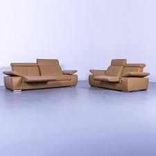 Die kubische form und die vernähten lederquadrate des josef hoffmann zweisitzsofa lassen dies klar erkennen. Corona Emporio Designer Leder Sofa Garnitur Cognac Braun Dreisitzer Couch Echtleder Funktion 5541 Design Couch Cognac