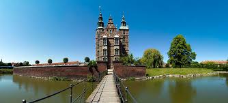 De accommodatie bestaat uit 15 kamers. Rosenborg Castle Copenhagen Photograph By Robert Lacy
