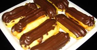 Reteta ecler i ingrediente 1 cana de ulei 1 cana si jumatate de apa 2 cani de faina 8 oua 1 varf de cutit de sare fina mod de preparare reteta eclere de. Eclere Cu CremÄ De Vanilie Èi GlazurÄ De CiocolatÄ O BunÄtate