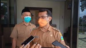 Tersedia loker untuk berbagai kalangan dari lulusan sma, smk, fresh graduate. Https Jabar Tribunnews Com 2021 07 23 Marak Ajakan Unjuk Rasa Melalui Medsos Bupati Garut Imbau Masyarakat Hati Hati Https Cdn 2 Tstatic Net Jabar Foto Bank Images Bupati Garut Rudy Gunawan Saat Diwawancara Di Command Center Jpg Bupati Garut